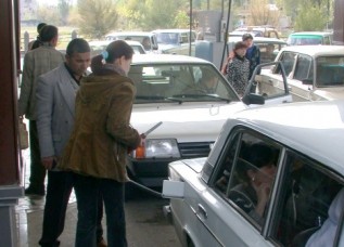 Нерасторопность чиновников может дорого обойтись таджикским автомобилистам