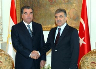 Лидер Таджикистана поздравил президента Турции