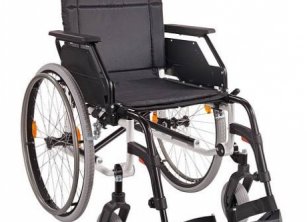 17 детей-инвалидов Куляба получили инвалидные коляски