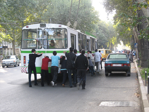 В Душанбе проведено исследование о состоянии обслуживания общественного транспорта