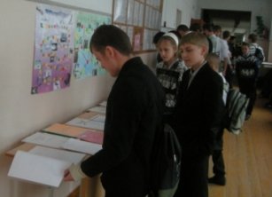Молодежь Хатлона организовала творческую выставку в честь знаменательного события