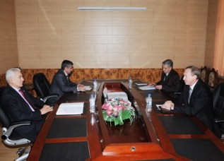 Глава МИД Таджикистана принял украинского дипломата