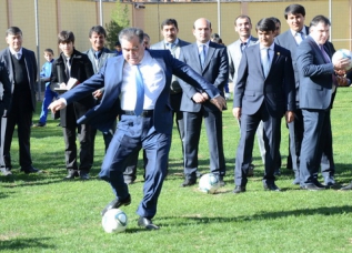 Эмомали Рахмон открыл академию футбольного клуба «Истиклол»
