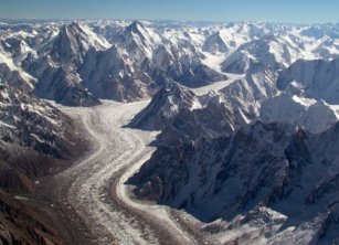 Хамрохон Зарифи предложил создать Международный фонд сохранения ледников