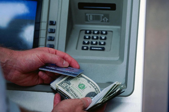 В работе банкоматов в Душанбе выявлены серьезные проблемы