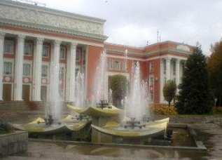 В парламенте Таджикистана обсудили вопросы развития малой гидроэнергетики