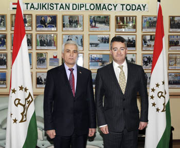 Британский дипломат встретился с представителями таджикских диаспор в России