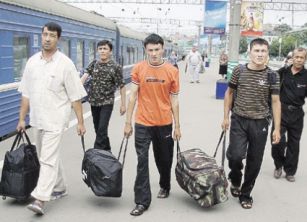 В 2012 году из Таджикистана на заработки выехало свыше 700 тысяч граждан
