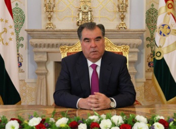Президент поздравил таджикистанцев с Днем национального единства