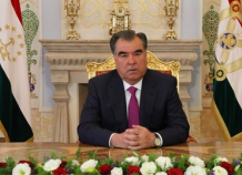 Э. Рахмон поздравил таджикистанцев с Днем национального единства