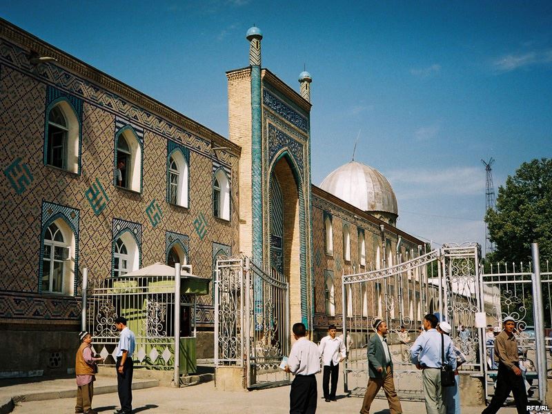 В Душанбе проходит встреча президента с имам-хатибами мечетей