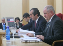 Трое сенаторов Таджикистана подали в отставку
