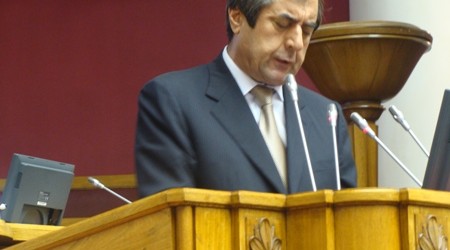 Мэр Душанбе не доволен работой по смене вывесок