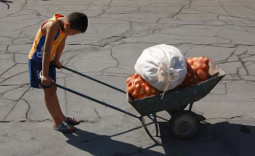 За детский труд в Таджикистане будут наказываться родители и работодатель