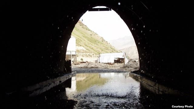 Душанбе пока не видит свет в конце тоннеля 