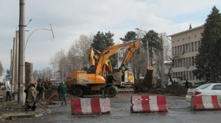 Дорогу по ул. Айни в Душанбе завершат в конце августа