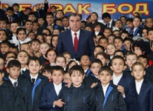 Правящая в Таджикистане партия проводит благотворительную акцию «Дорога к школе»