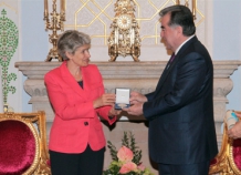 Эмомали Рахмон награжден юбилейной медалью ЮНЕСКО