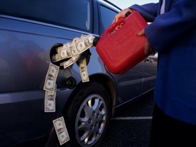 Антимонопольная служба Таджикистана изучает причины скачка цен на бензин