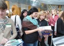 Посольство Таджикистана передало партию книг Национальной библиотеке Беларуси