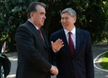 Рахмон поздравил Атамбаева с Днем независимости Кыргызстана