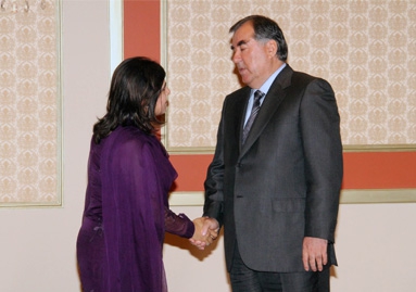 Э. Рахмон обсудил с баронессой Варси вопросы развития таджикско-британских отношений
