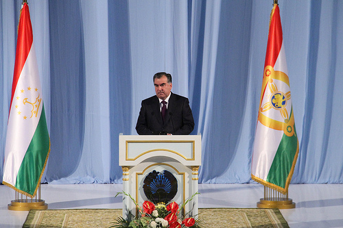 Президент Таджикистана поздравил граждан с Днем независимости