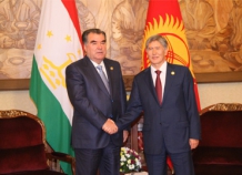 Рахмон и Атамбаев удовлетворены темпом торгово-экономического сотрудничества