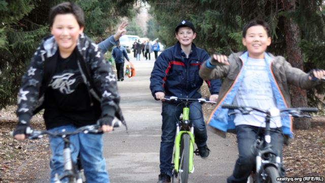 В Душанбе отмечают день велосипеда
