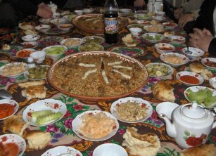 В Душанбе проходит благотворителный кулинарный фестиваль