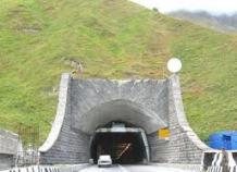 Эмомали Рахмон открыл тоннель под перевалом Чормагзак