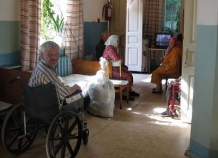 Российские военные оказали помощь одному из домов престарелых в Таджикистане