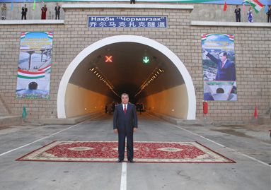 Участие Э. Рахмона в церемонии открытия туннеля Чормагзак