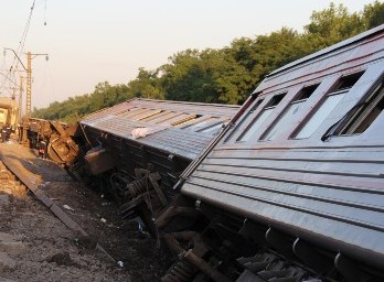Таджикский поезд с новобранцами потерпел крушение в Узбекистане