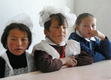 Кыргызстан оказал помощь таджикским школам, где учатся дети этнических кыргызов