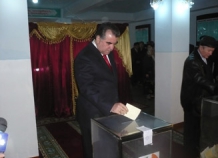 Эмомали Рахмон проголосовал за будущего президента Таджикистана