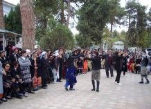 Студенты медколледжа Куляба станцевали на День Конституции