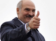 Лукашенко поспешил поздравить Рахмона с победой на президентских выборах