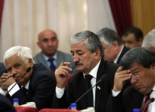 Сенаторы поддержали поправки к закону «О символах президента Таджикистана»
