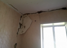 Количество разрушенных землетрясением домов в Вахдате растет