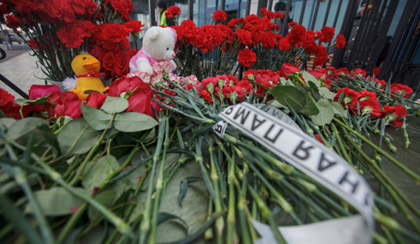 Рахмон направил телеграмму соболезнования Путину в связи с авиакатастрофой в Казани
