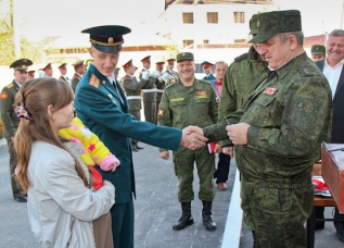 Российским военнослужащим в Таджикистане вручили ключи от новых квартир