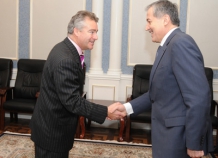 Глава МИД Таджикистана принял послов Великобритании и Азербайджана