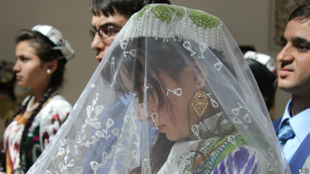 В 2013 году в Таджикистане на проведение торжеств и обрядов потрачено около 530 млн. сомони