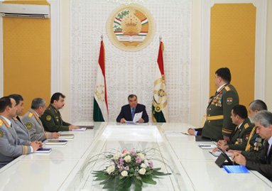 Президент Таджикистана поручил Минобороны усилить оборонную мощь и укрепить охрану границ