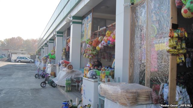 С перекрытием границы Кыргызстана с Таджикистаном выросли цены на продукты питания