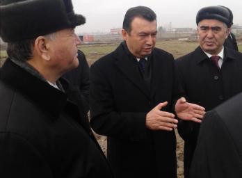 Премьер-министр инспектирует ход строительства юбилейных объектов в Гиссаре