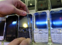 Таможня Таджикистана изымает из продажи контрабандные мобильные телефоны