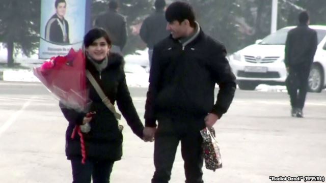 В Таджикистане каждый третий житель отметит День Влюбленных