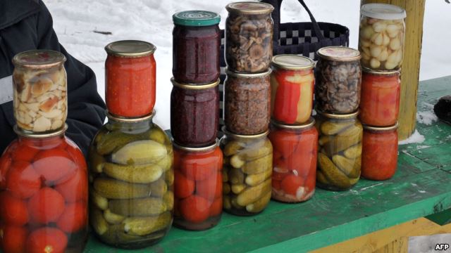 На севере Таджикистана на празднованиях Навруза 50 человек отравились консервами